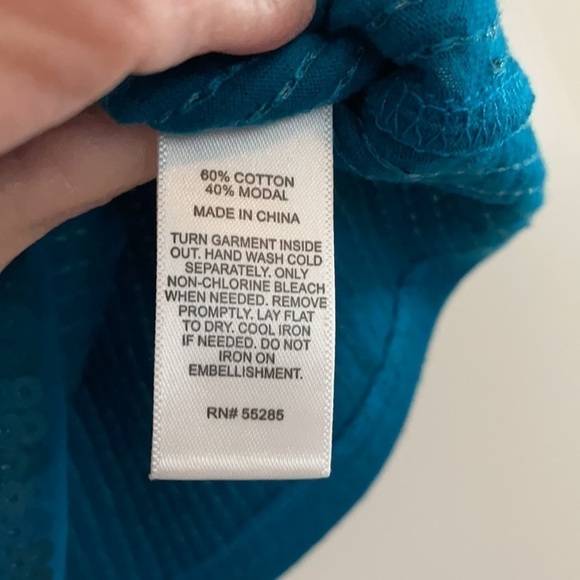 Cropped Express sequin top. - Picture 2 of 2